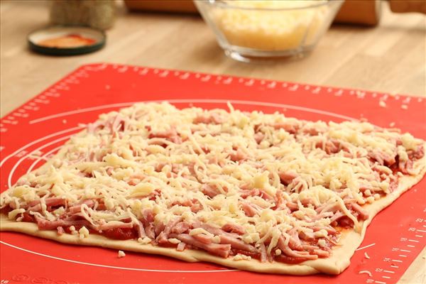 Pizzaschnecken mit Schinken und Käse