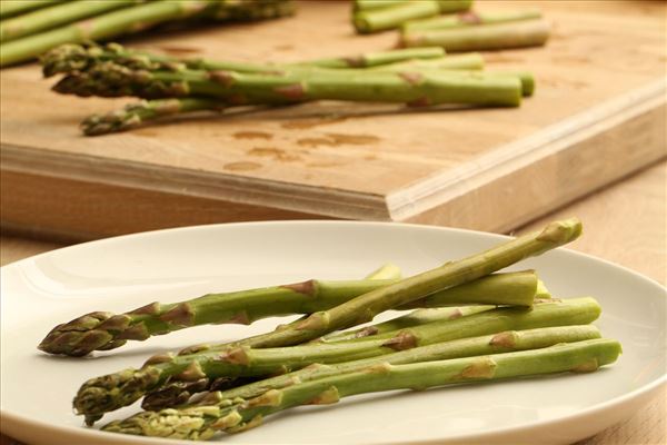 Riesengarnelen mit grünem Spargel