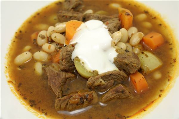 Paprikasuppe mit Bohnen