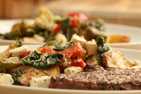 Steaks mit warmem Kartoffelsalat