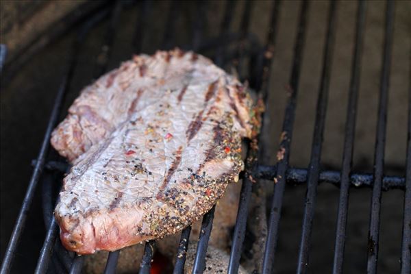 Steaks mit warmem Kartoffelsalat