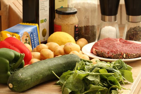 Steaks mit warmem Kartoffelsalat