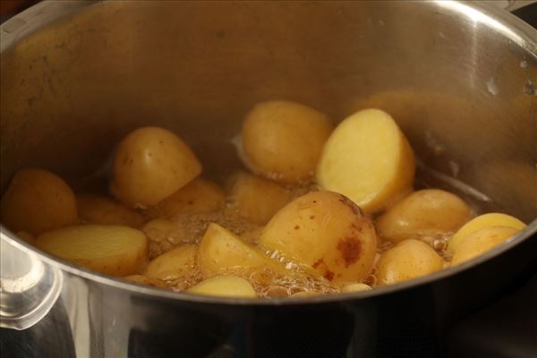 Lachs mit Zitrone und Dijon-Kartoffeln