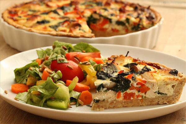 Hähnchenquiche mit Salat