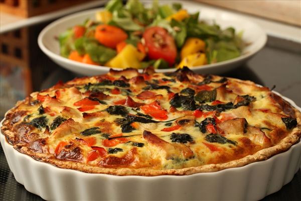 Hähnchenquiche mit Salat