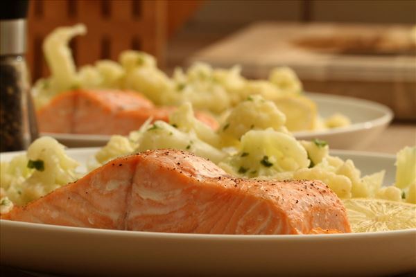 Lachs mit mariniertem Blumenkohl