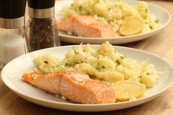 Lachs mit mariniertem Blumenkohl