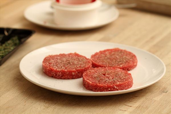 Hacksteak mit Ofenwurzelgemüse