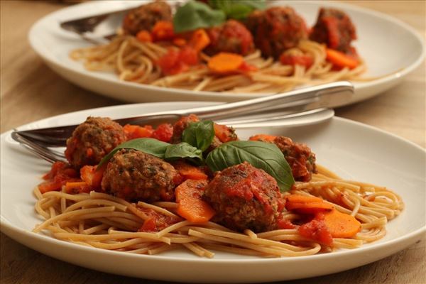 Pasta mit Fleischklößchen