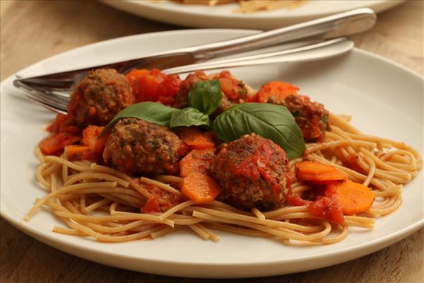 Pasta mit Fleischklößchen