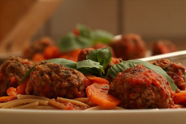 Pasta mit Fleischklößchen