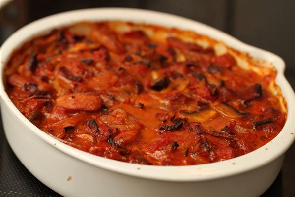 Ofenkoteletts mit Cocktailwürstchen und Champignons