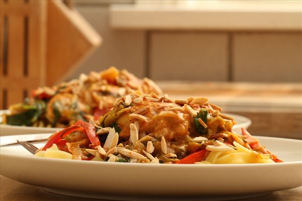 Pesto-Hähnchen mit frischer Pasta