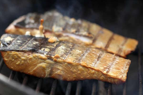 Grill-Lachs mit Kartoffelsalat