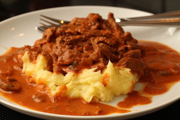 Bœuf Stroganoff mit Kartoffelpüree