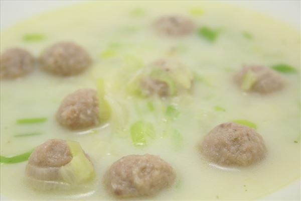 Porreesuppe mit Fleischklößchen