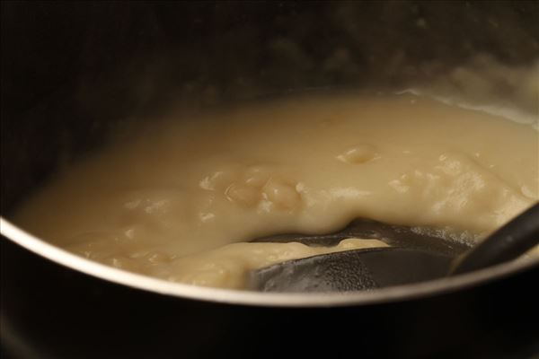 Spargelsuppe mit Fleischklößchen