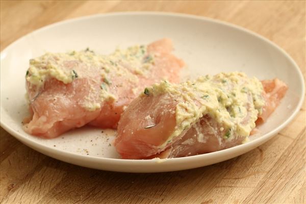 Gefüllte Hähnchenbrust mit Mangosalat