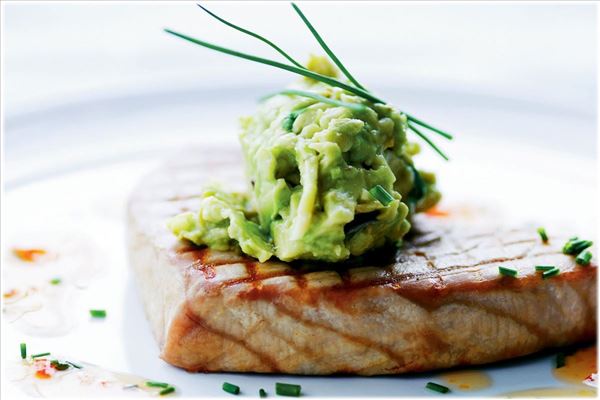 Gegrillter Thunfisch mit Wasabi-Avocado