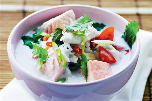Scharfe thailändische Fischsuppe
