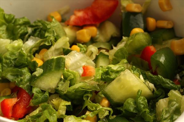 Tortellini-Pfanne mit Salat