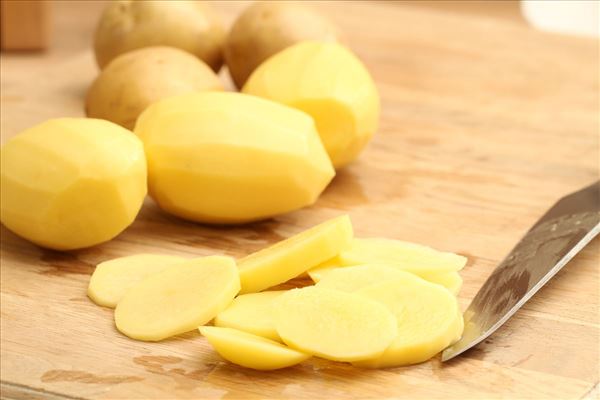 Würz-Hacksteaks mit Bouillonkartoffeln