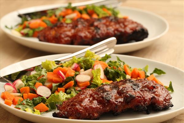 Spareribs mit leichtem Salat