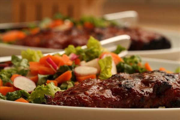 Spareribs mit leichtem Salat