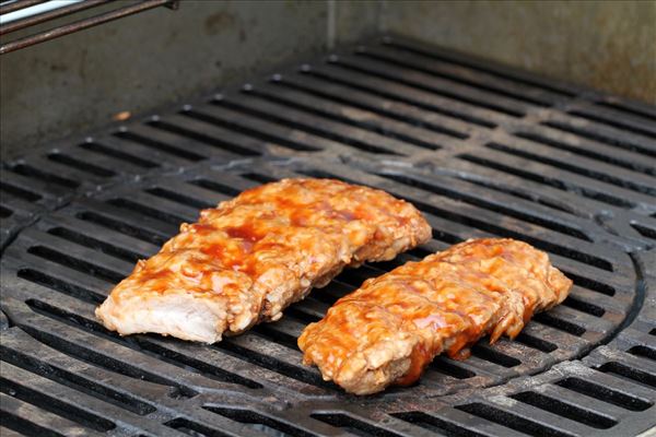 Spareribs mit leichtem Salat