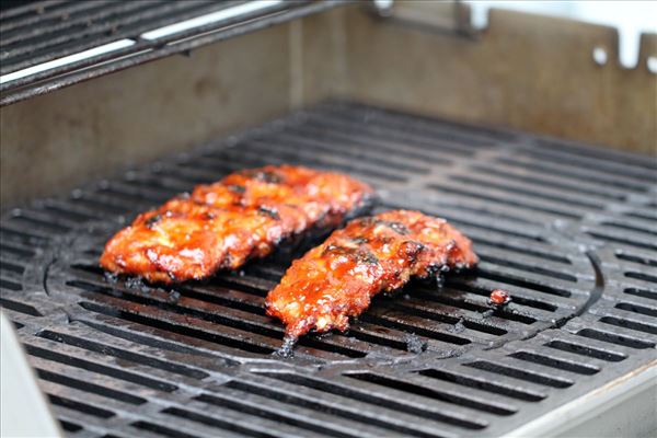 Spareribs mit leichtem Salat