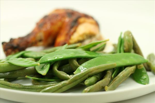 Barbecue-Hähnchen mit Gemüse