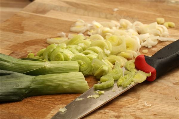 Kokossuppe mit Porree und Nudeln