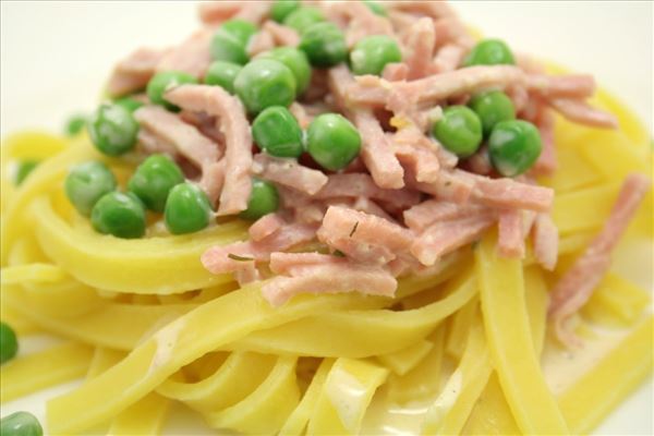 Pasta mit Käse/Schinken-Sauce