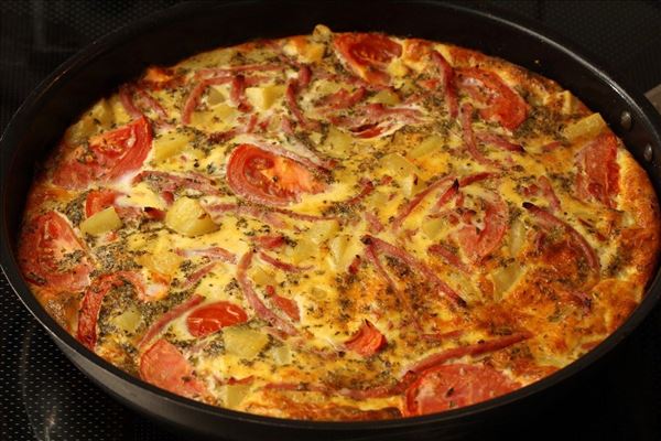 Ofen-Eierkuchen mit Kartoffeln und Schinken