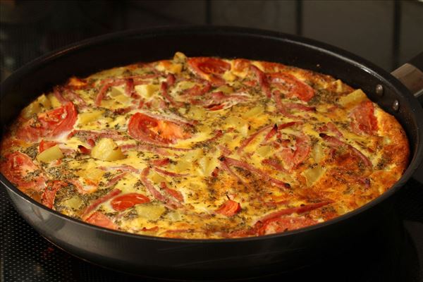 Ofen-Eierkuchen mit Kartoffeln und Schinken