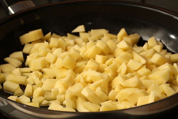 Ofen-Eierkuchen mit Kartoffeln und Schinken