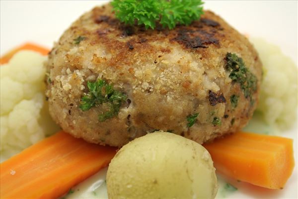 Petersilien-Hacksteaks mit Blumenkohl und Kartoffeln