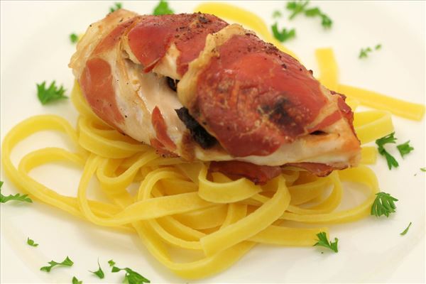 Gefülltes Hähnchenfilet mit getrockneten Tomaten