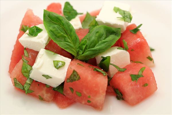 Wassermelonensalat mit Feta und Basilikum