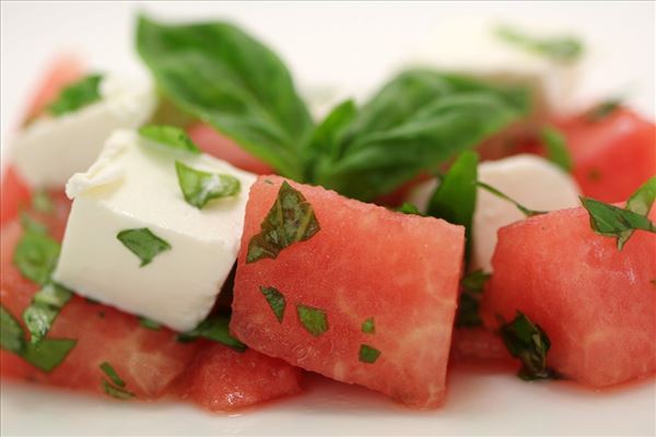 Wassermelonensalat mit Feta und Basilikum