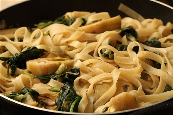 Parmesanhähnchen mit frischer Pasta