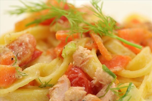 Frische Pasta mit Lachs und Dill