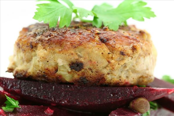 Rote-Bete-Salat mit Frikadellen