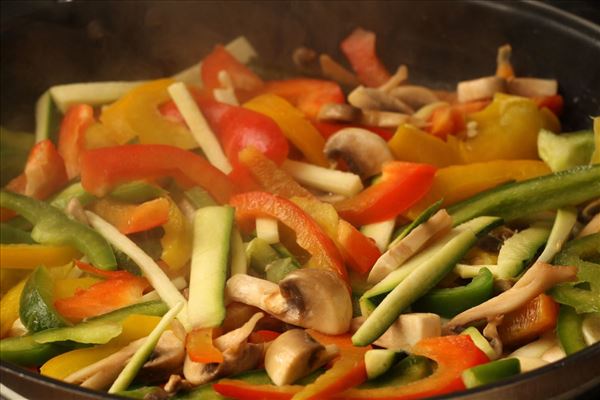 Lachs mit Zitrone, Knoblauch und frischer Pasta