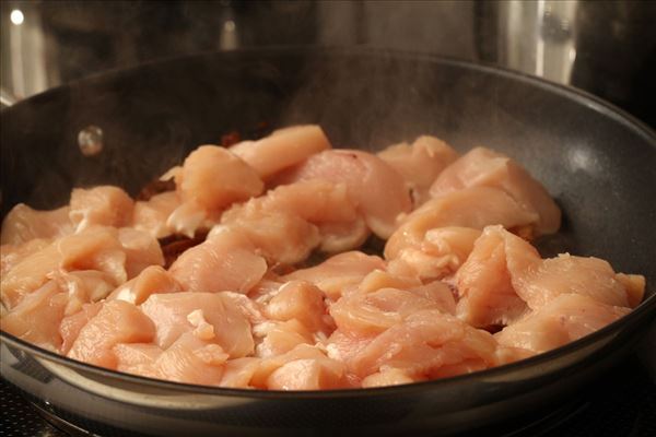 Frische Pasta mit Spinat und getrockneter Tomate