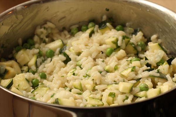 Risotto mit Erbsen und Zucchini