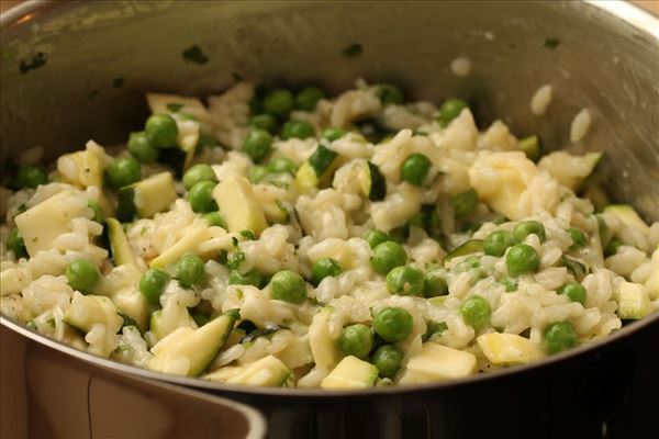 Risotto mit Erbsen und Zucchini