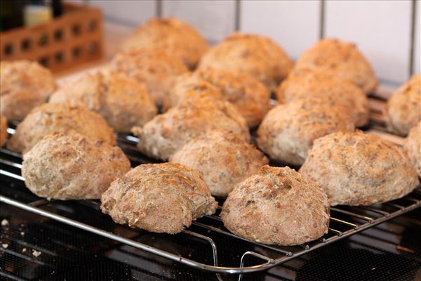 Roggenschrotbrötchen (lange Teiggehzeit)