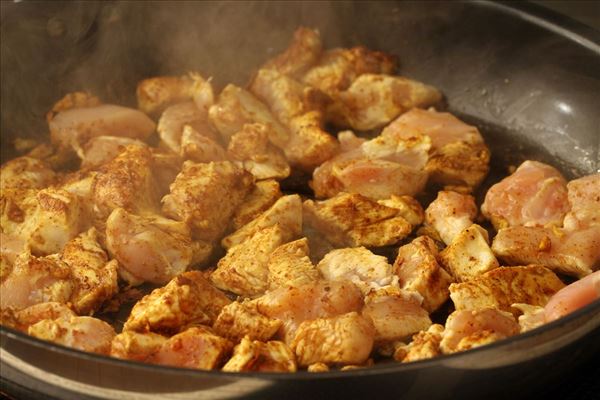 Wok mit Hähnchen und Curry