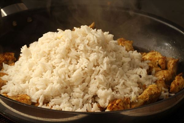 Wok mit Hähnchen und Curry